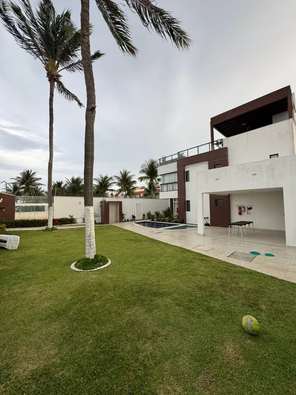 Oportunidade única em Pirangi: Casa Triplex Beira-Mar