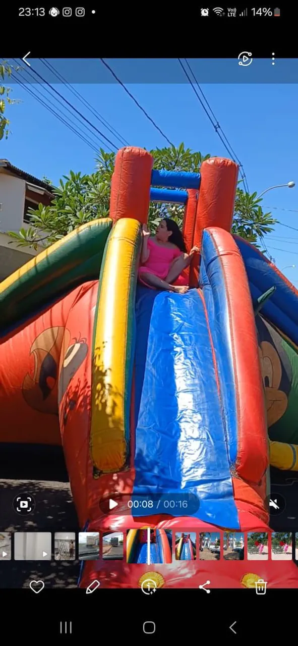 Escorregador inflável infantil