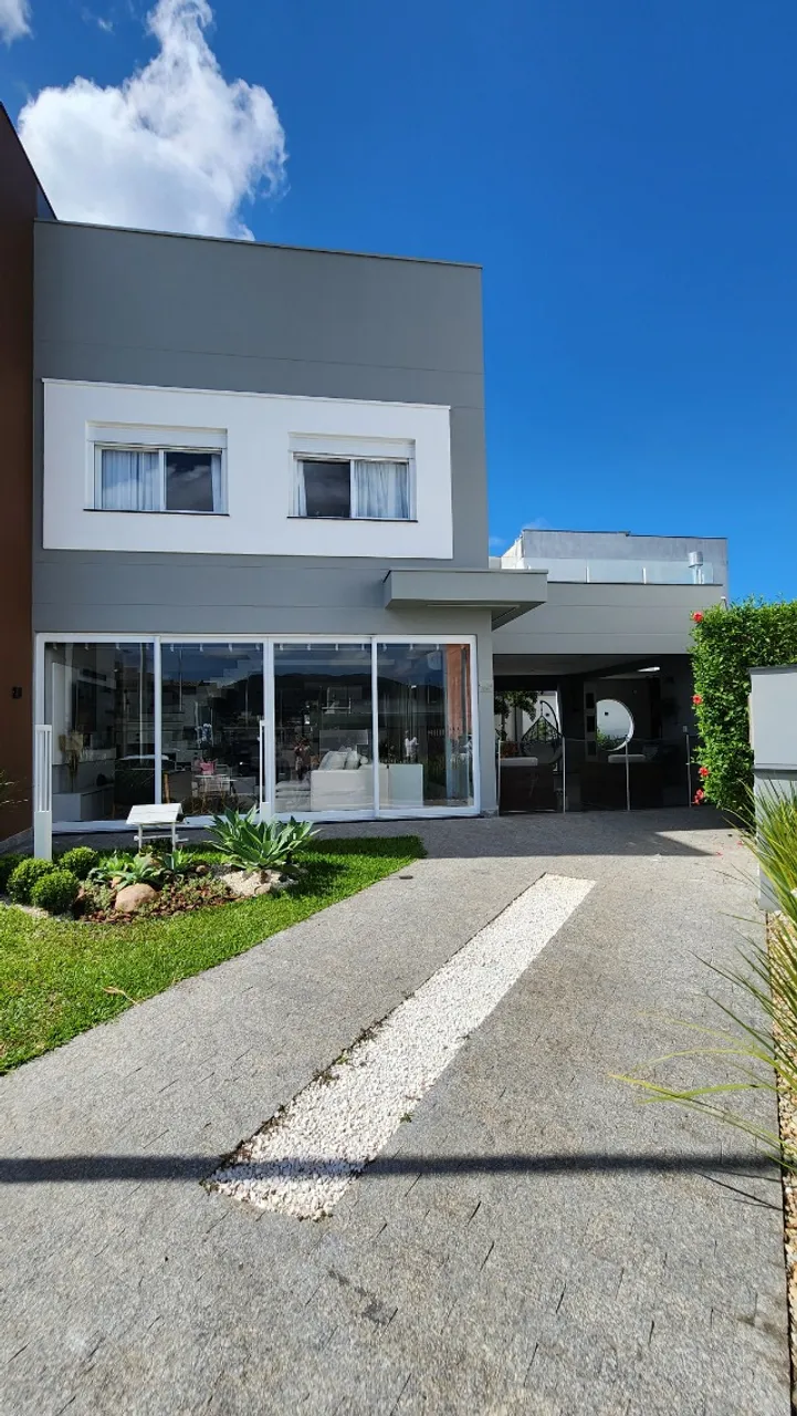 Casa Mobiliada e Decorada em Condominio Fechado Balneário Camboriú
