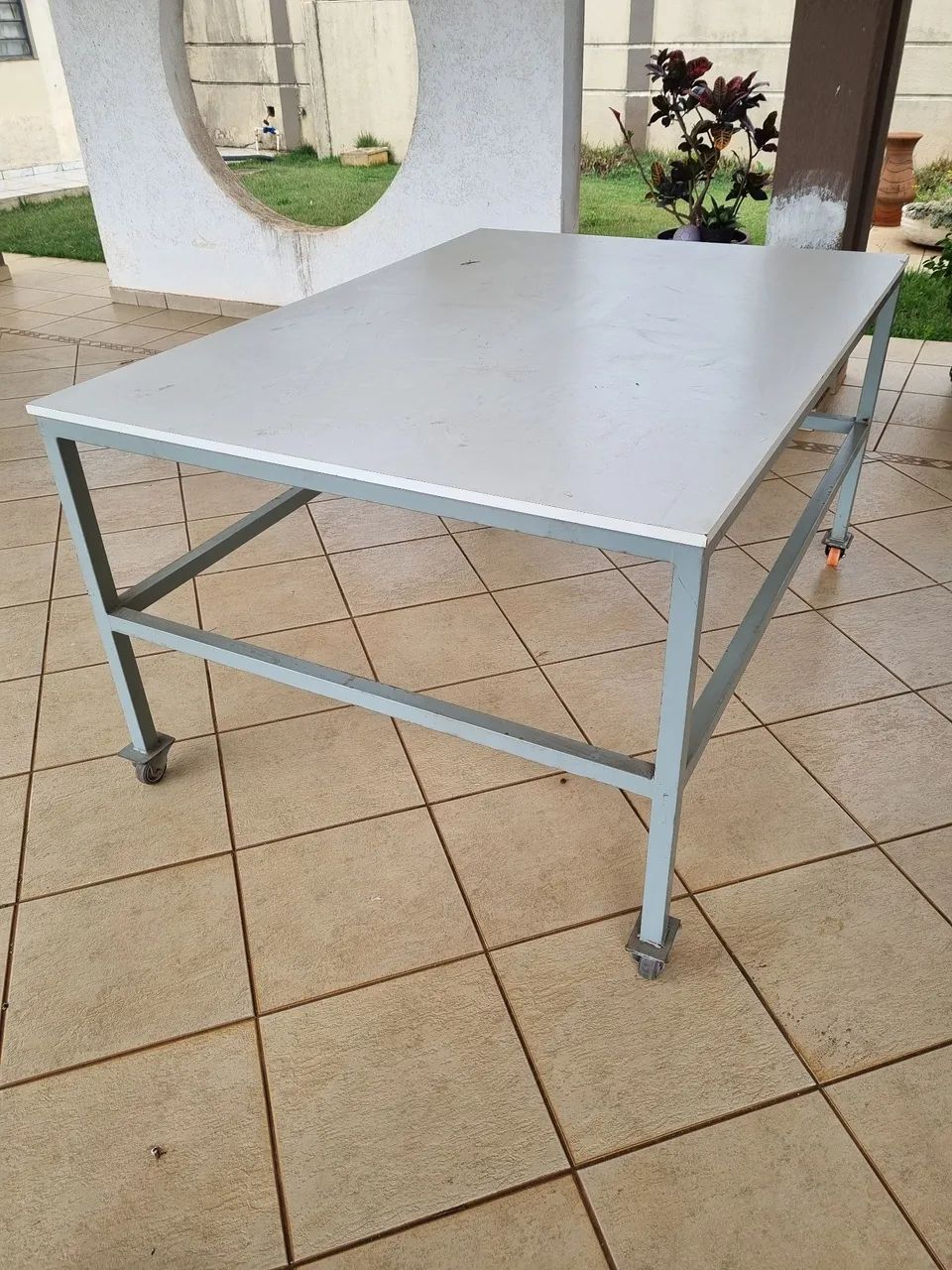 Sorting table with casters420252585443338242
