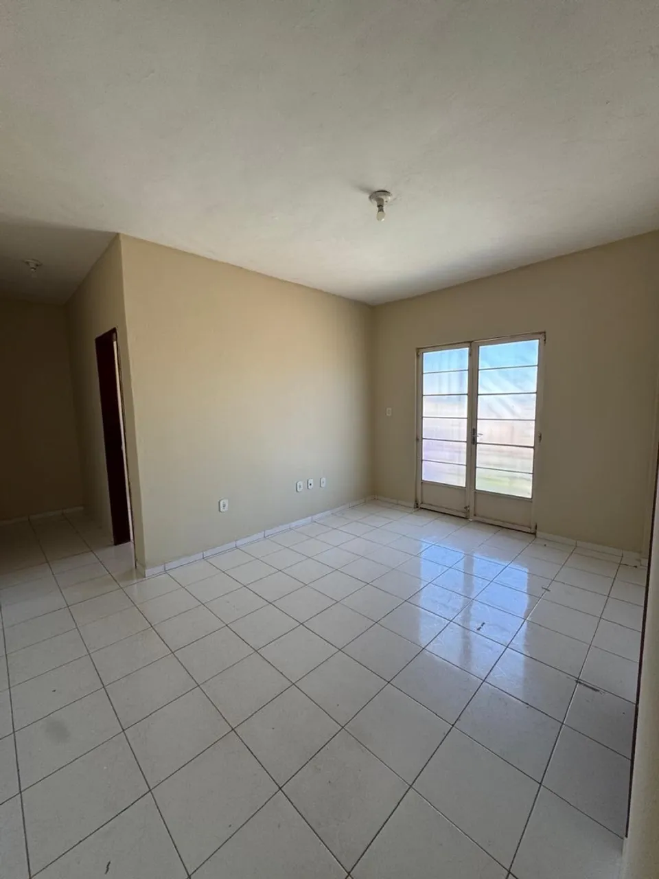 ALUGA-SE APARTAMENTO NO CENTRO