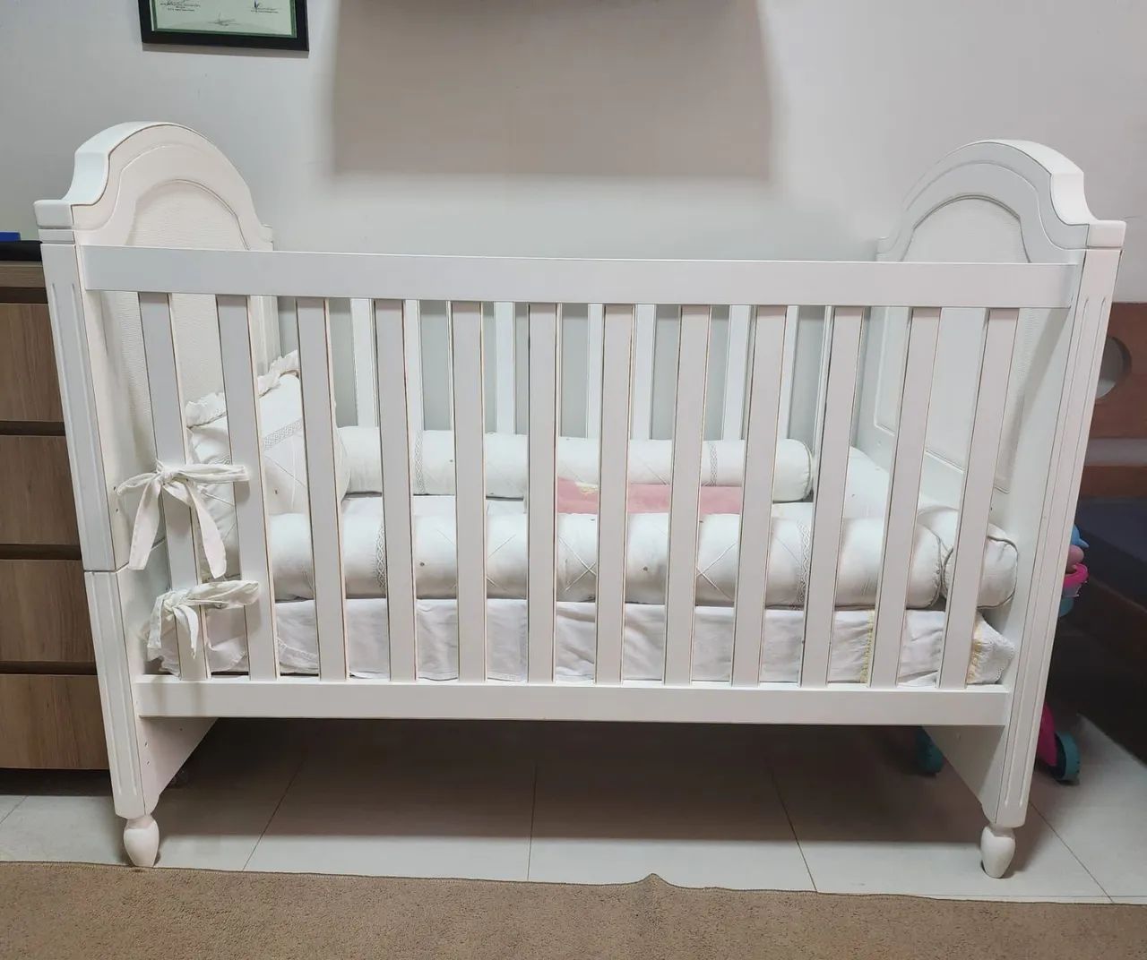 Berço de Bebê La Vie provençal (Usado) (Colchão e Roupas de Cama não inclusos)