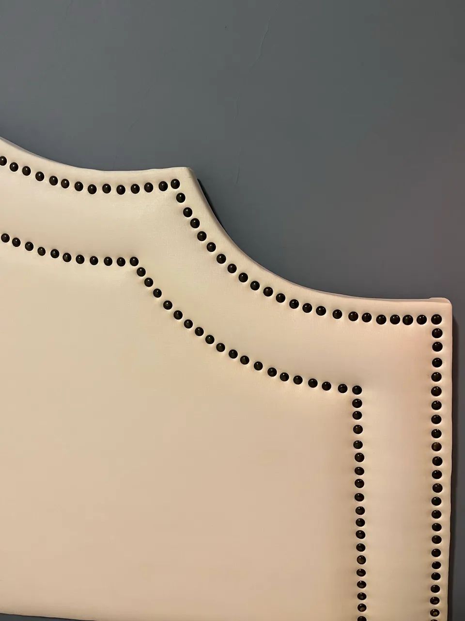 Cabeceira cama box queen em tecido com tachas - Foto 3