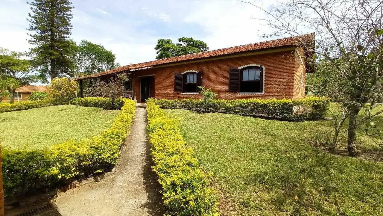 Chácara em rua Horácio Miquelotto - Mirante - São Pedro/SP