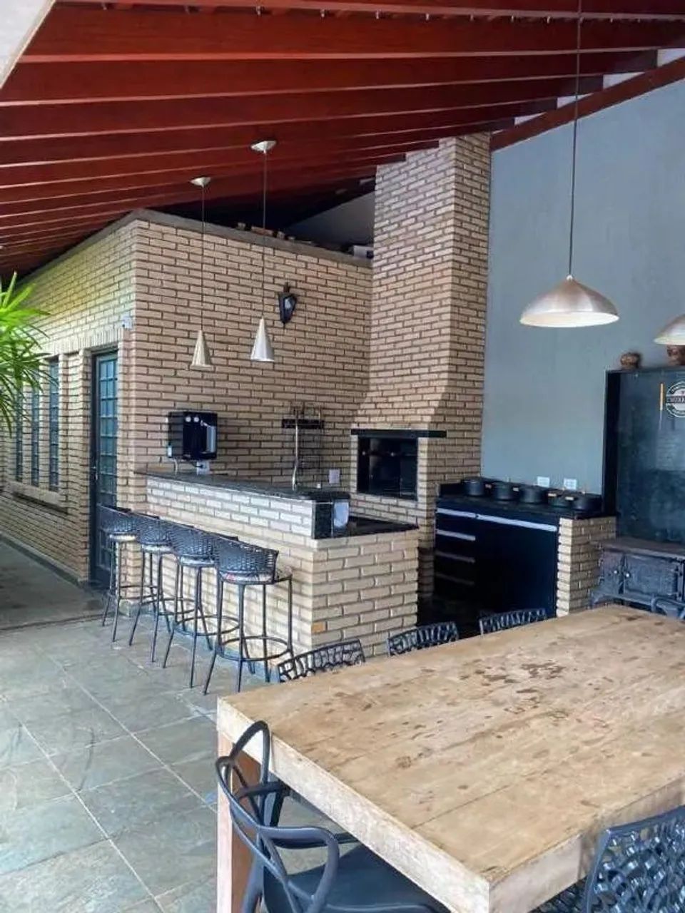 Oportunidade Excepcional: Ampla Residência com Edícula no Colinos - Foto 4