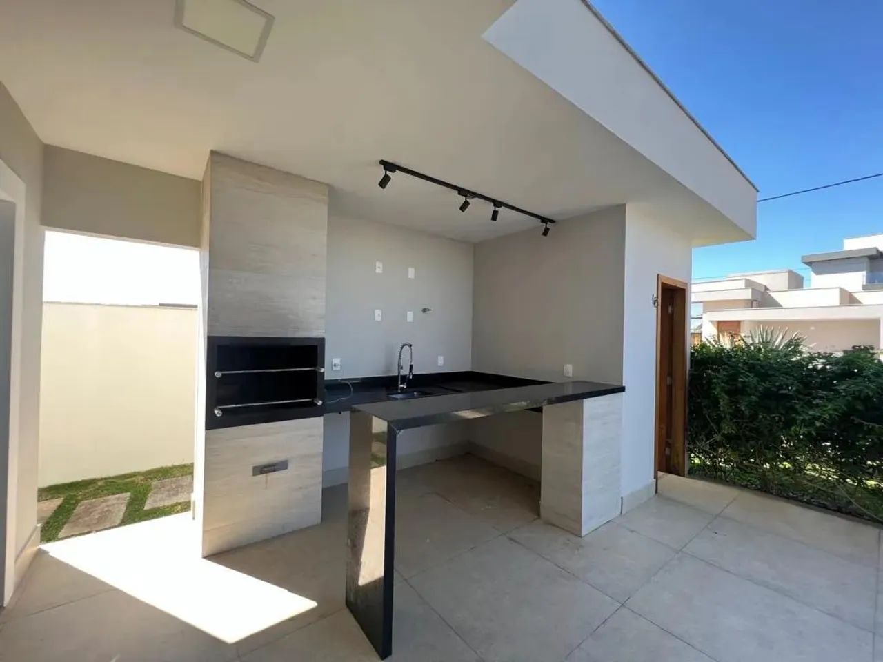 Casa para Venda em Rio das Ostras, Alphaville, 5 dormitórios, 5 suítes, 7 banheiros, 1 vag - Foto 5