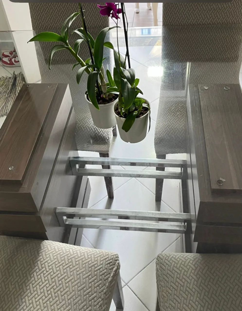Mesa de jantar com tampo de vidro  - Foto 2