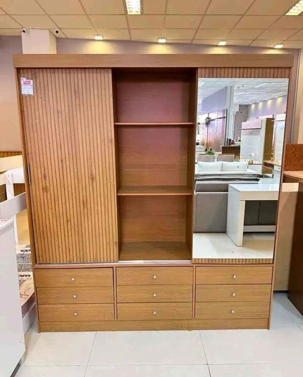 GUARDA ROUPA GRANDE E ESPAÇOSO  - Foto 2