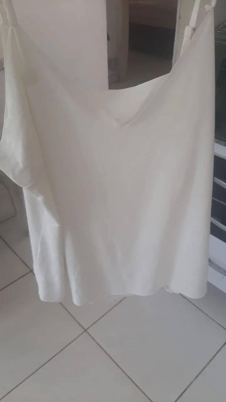 Blusa branca de alças ajustáveis tamanho G  - Foto 2