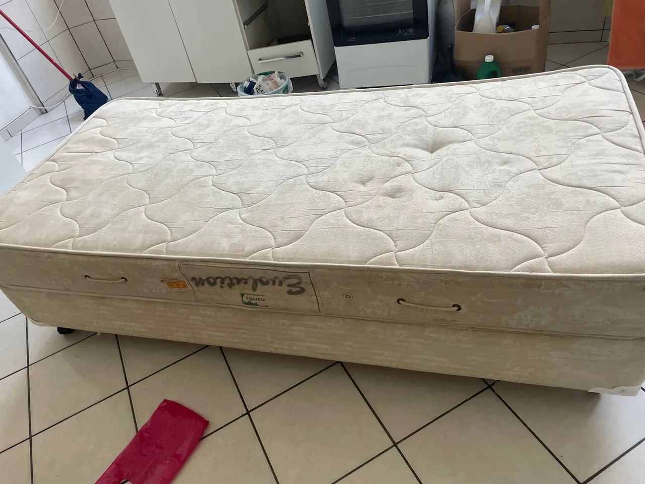 Cama box de solteiro (base e Colchão)em ótimo estado - Foto 3