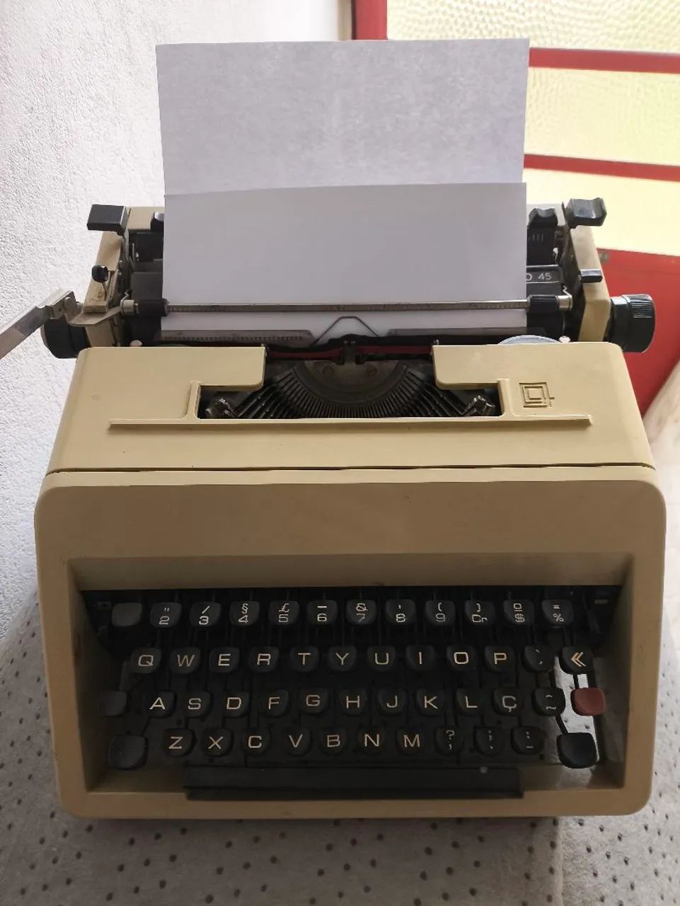 Máquina de escrever Olivetti STUDIO 45