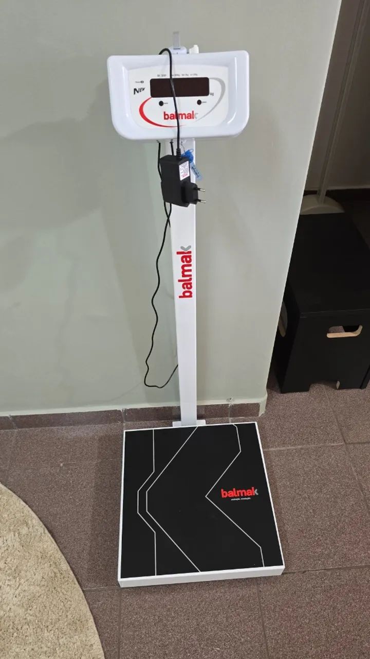 Balança Digital Bk-300fan Pesar E Medir Pessoas 300kg Balmak Cor Branco 110V/220V