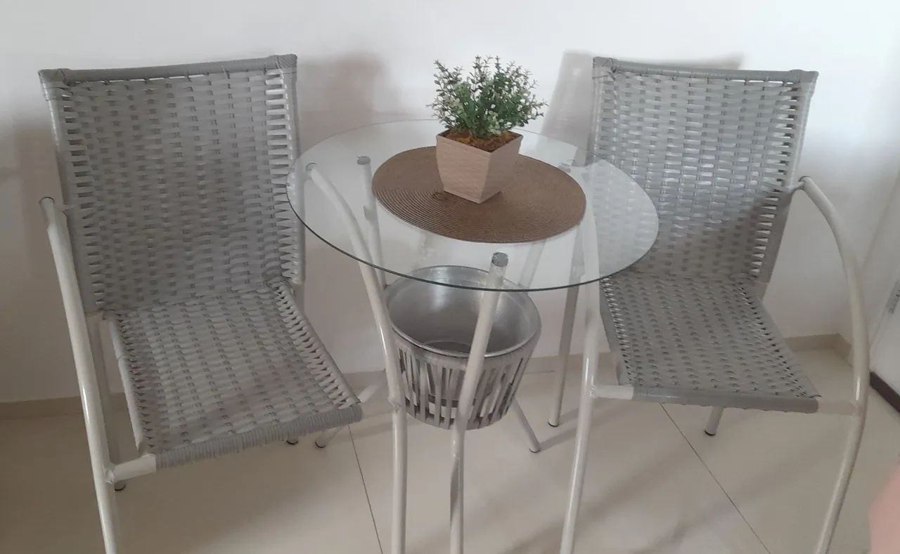 Mesa varanda com 4 cadeiras 