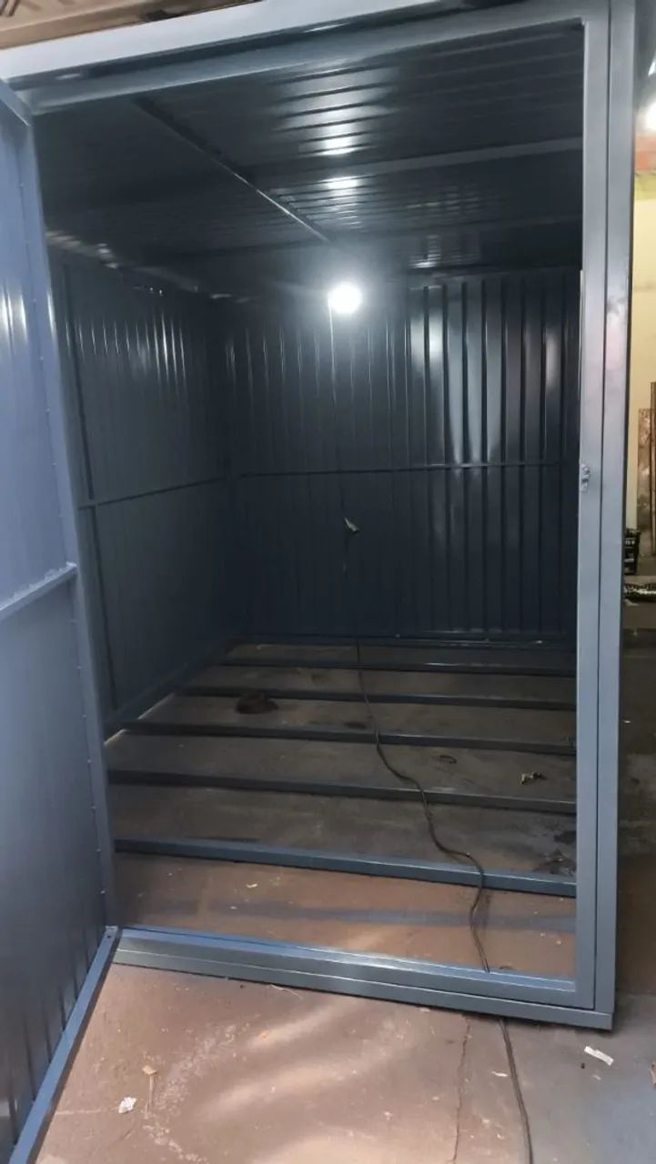 Container 441139936981821444