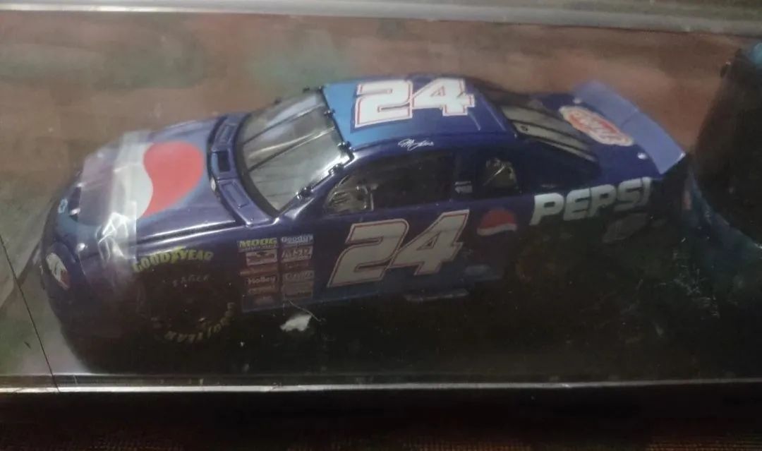 Miniatura Jeff Gordon com Capacete edição Limitada escala 1:32 - Foto 4