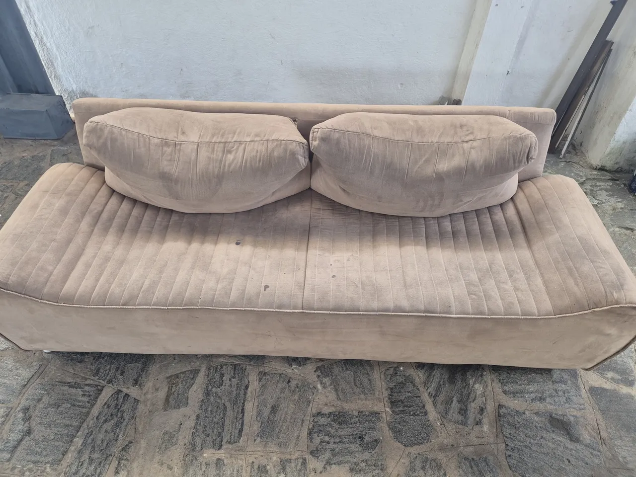 Sofás 3 e 2 lugares com design moderno
