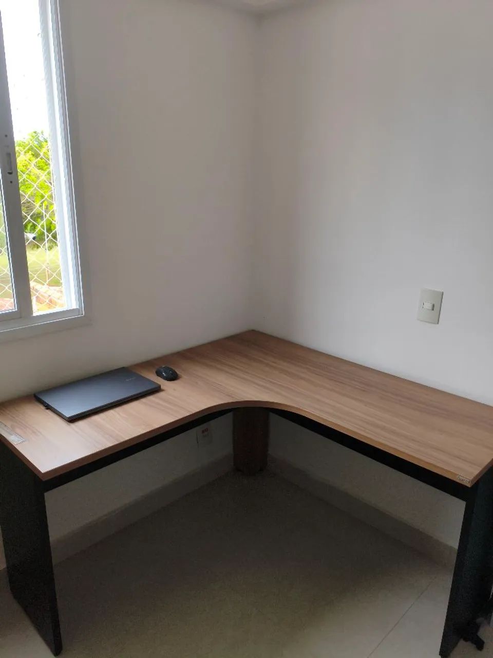 Mesa de escritório em L marca Acerto