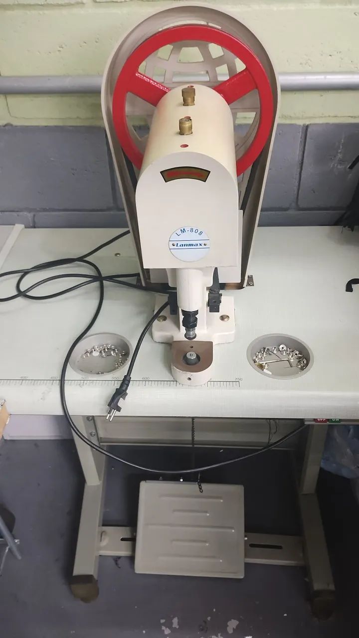 Máquina de pregar botões de pressão  - Foto 2