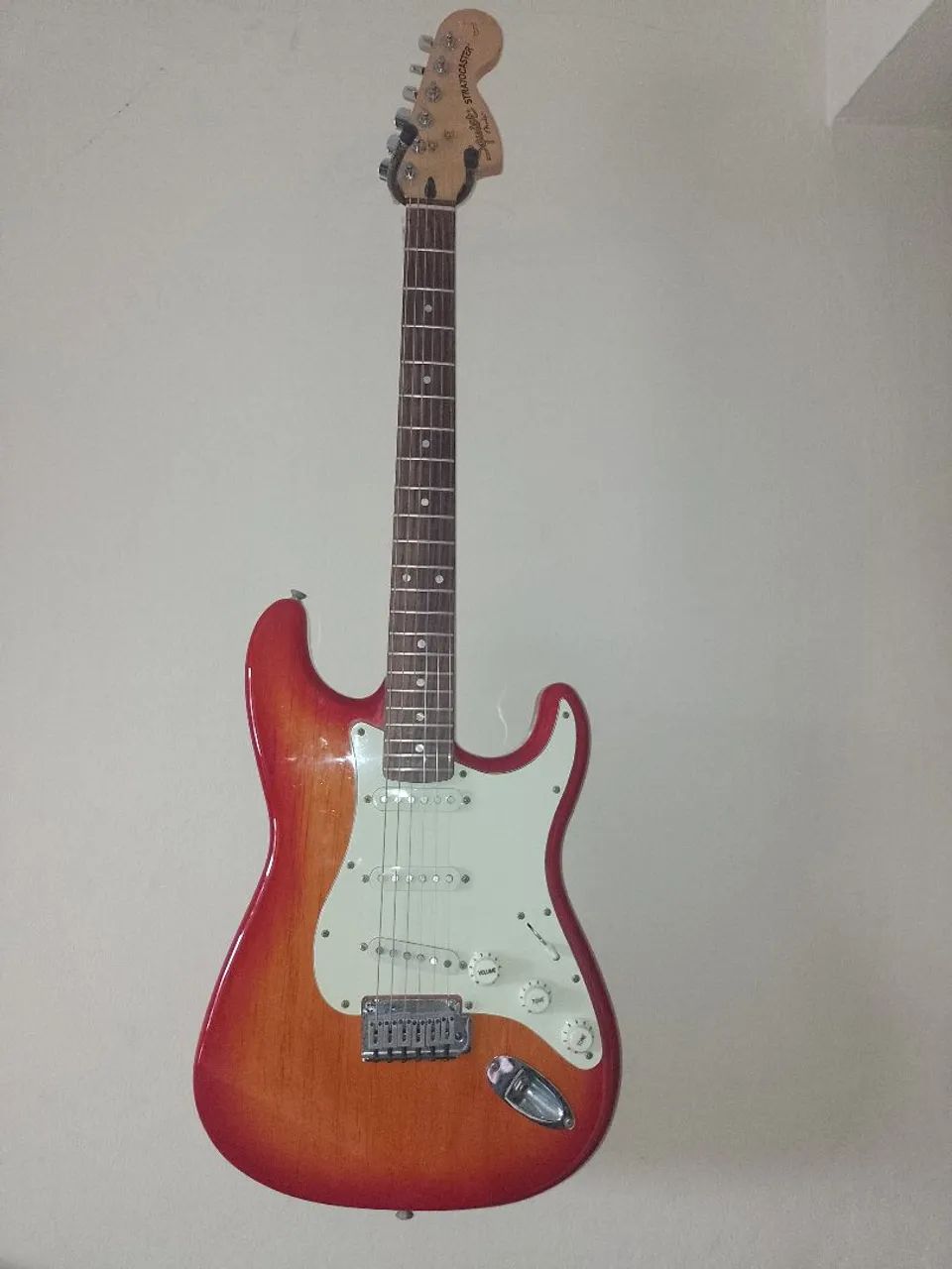 Guitarra fender sequer stand