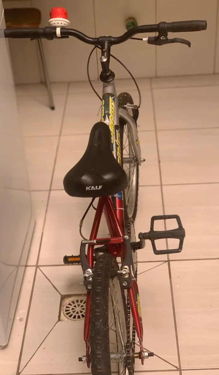 Bicicleta infantil semi nova, pouco uso aro 16 - Foto 3