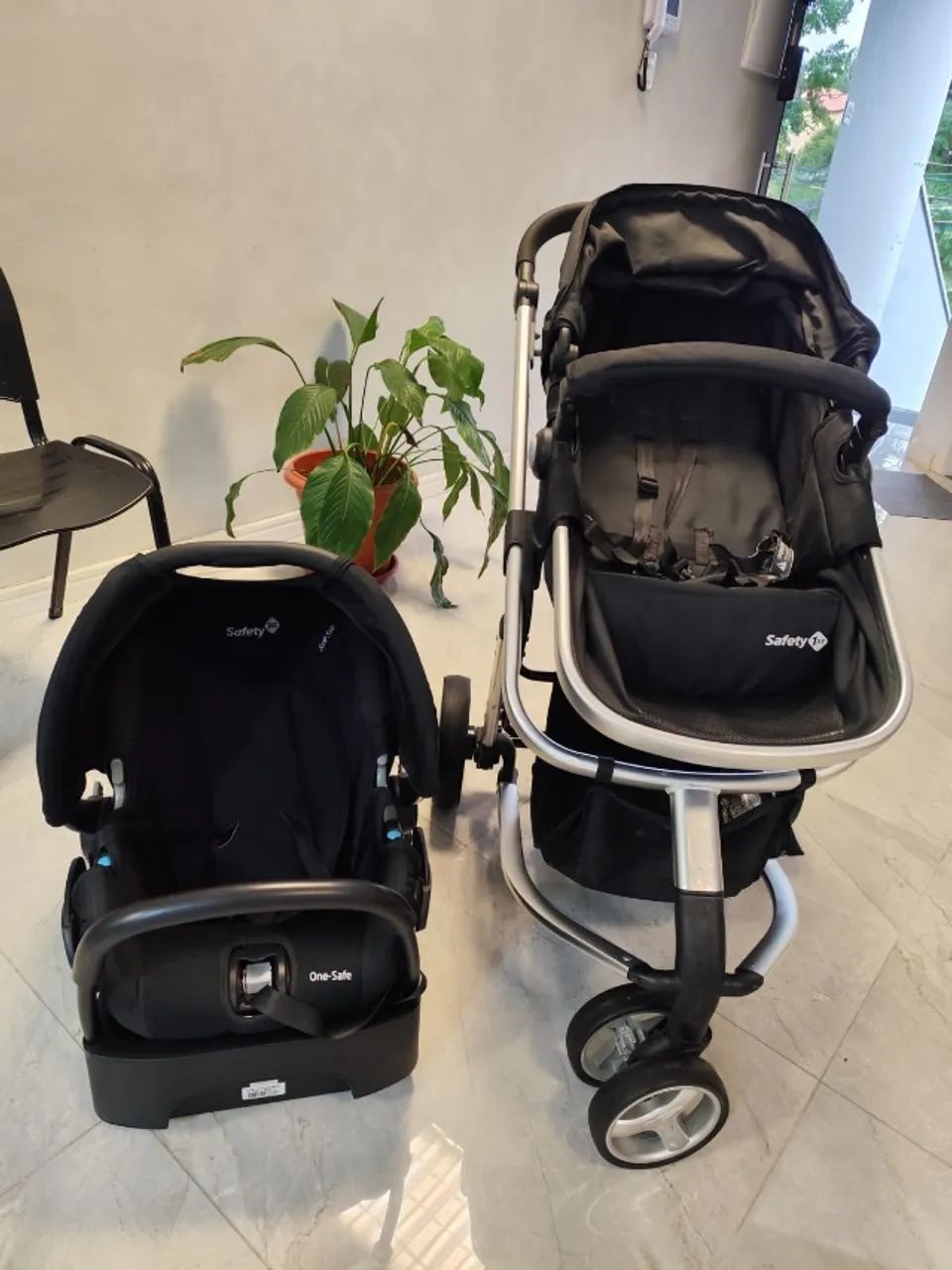 Carrinho com Bebê Conforto