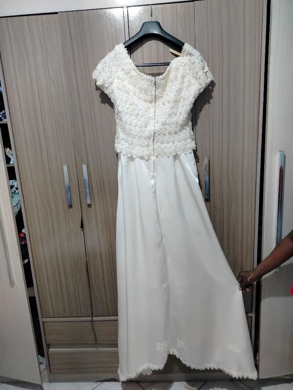Vestido de Noiva / Festa Longo Branco com Corpete em Renda e Pérolas - Foto 4