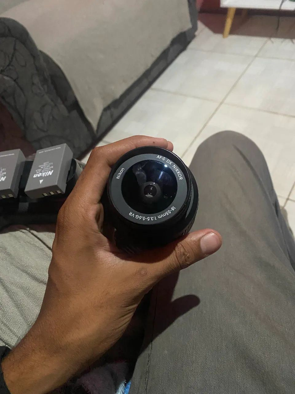 Nikon d5000 em ótimo estado, com gripe de baterias 