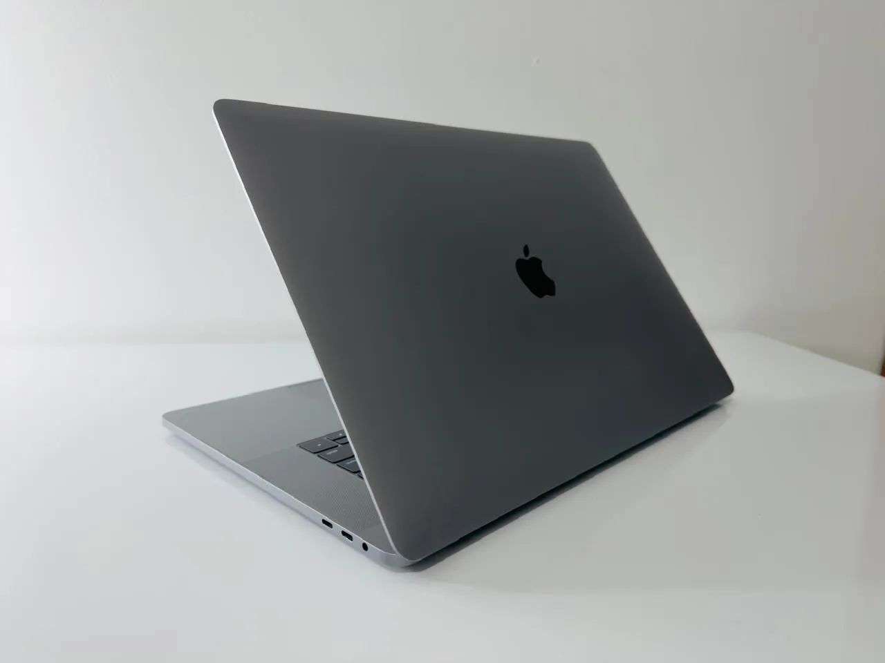 MacBook Pro 2019-TouchBar-Intel I7-16GB Ram-Tela 15.4 Retina-Amd