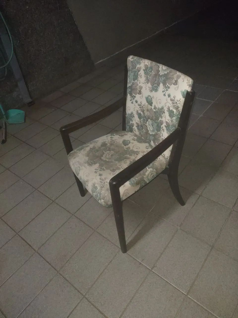 Cadeira bem antiga  - Foto 3