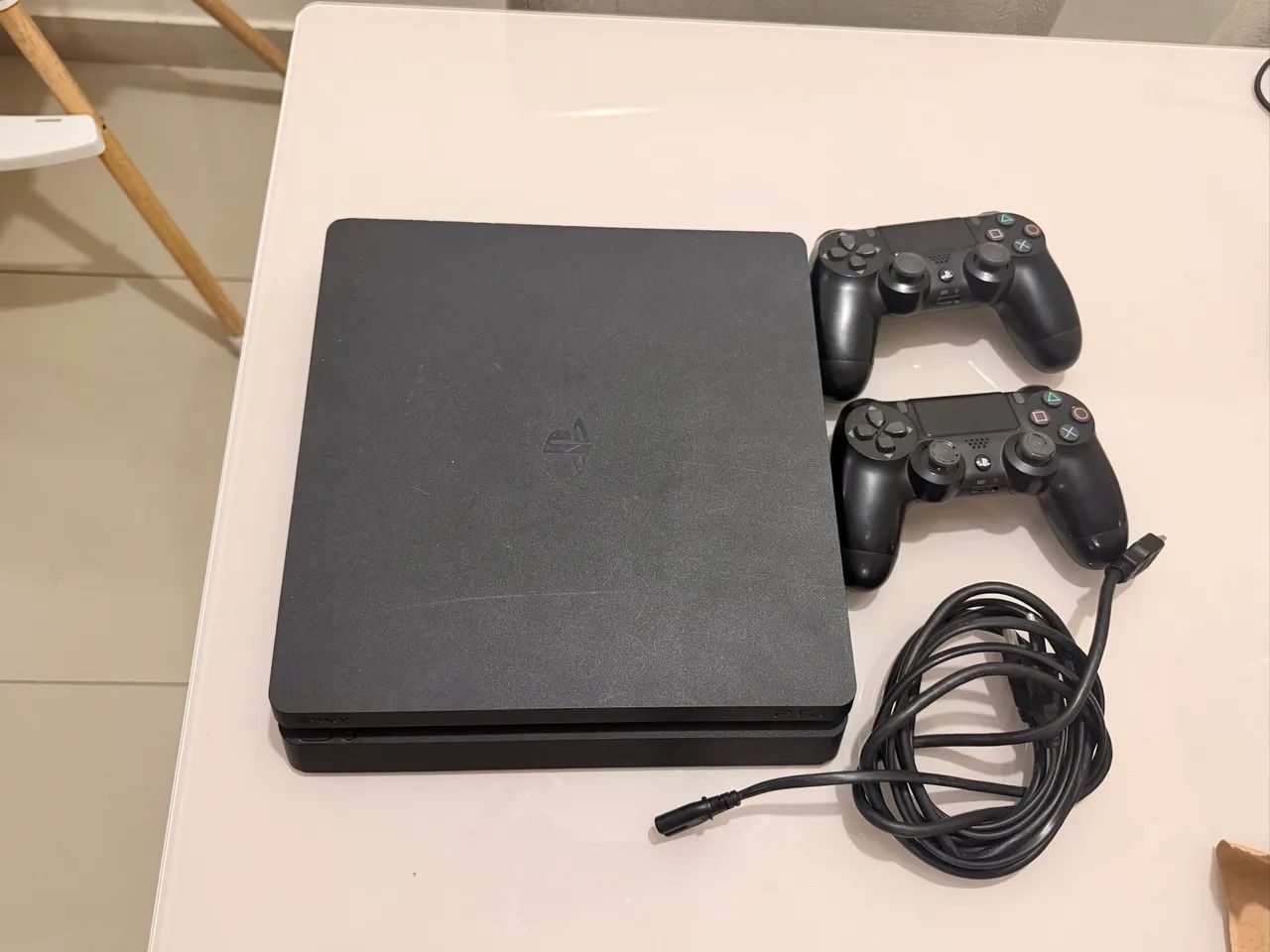 PlayStation 4 com 2 controles Troco - Foto 2