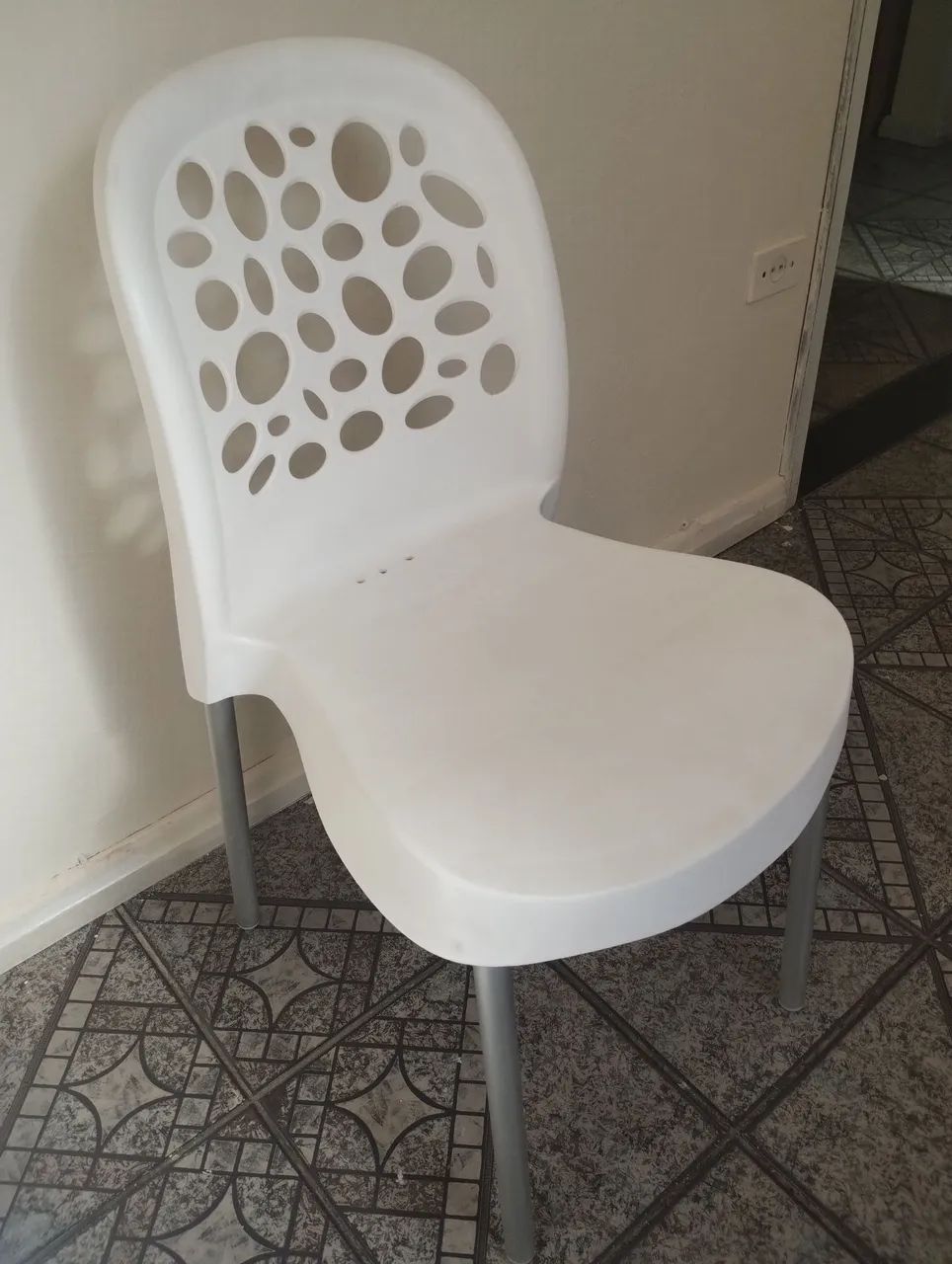 Cadeira Deluxe Forte Plástico!
