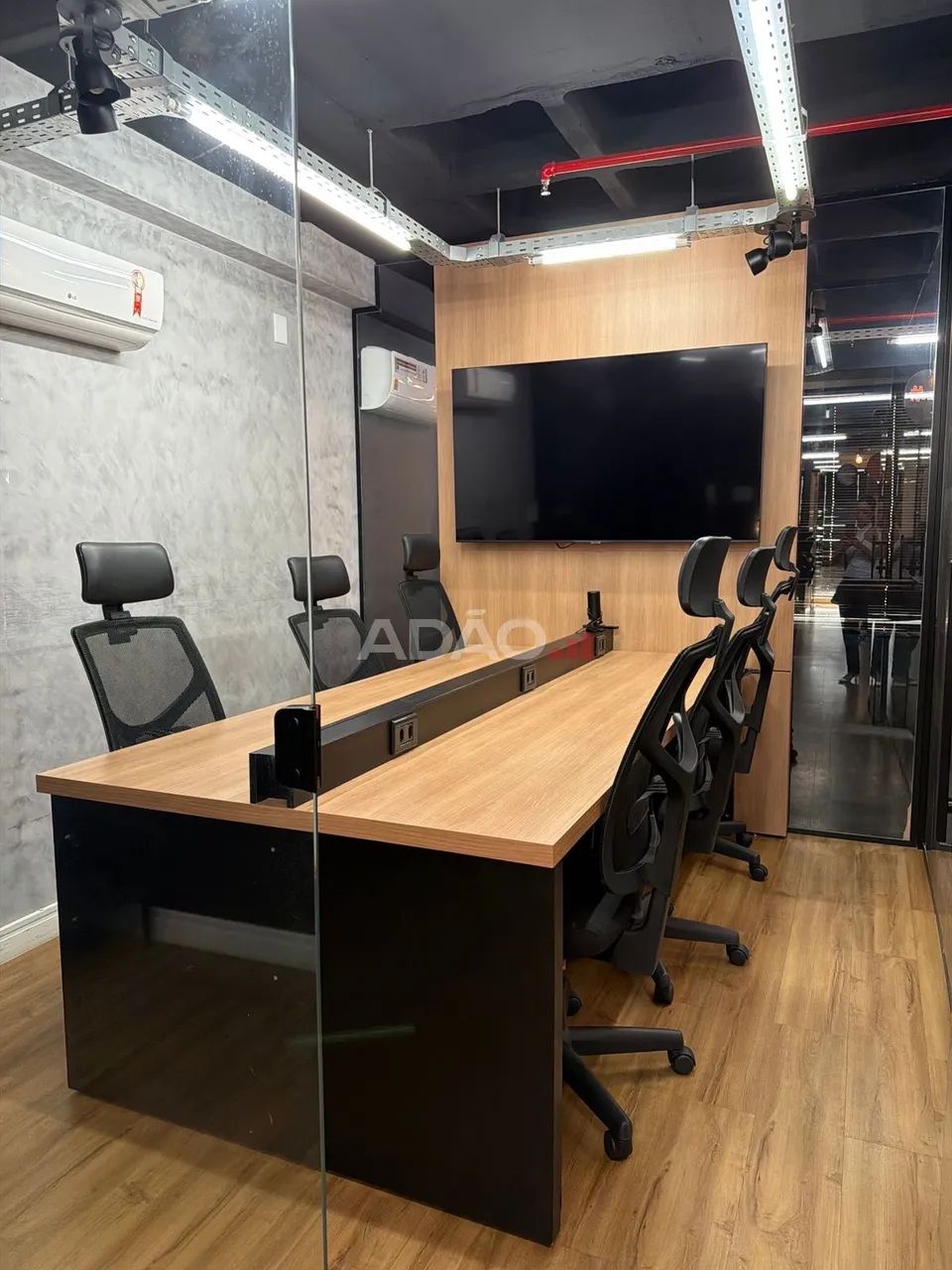 Sala Comercial E- Business Style Sala comercial com 0 Quarto(s) e 0 banheiro(s) à Venda, 1