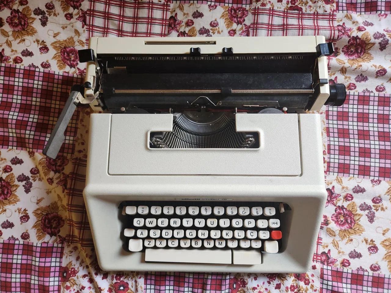 Máquina de escrever Olivetti!!!415081430359756803