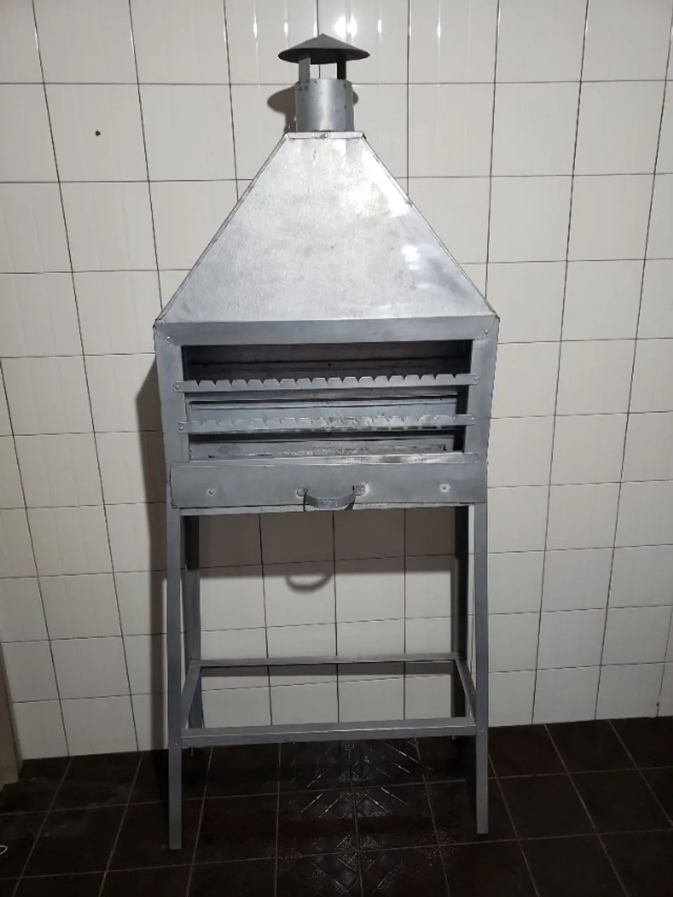 Casinha para churrasquinho nova galvanizada