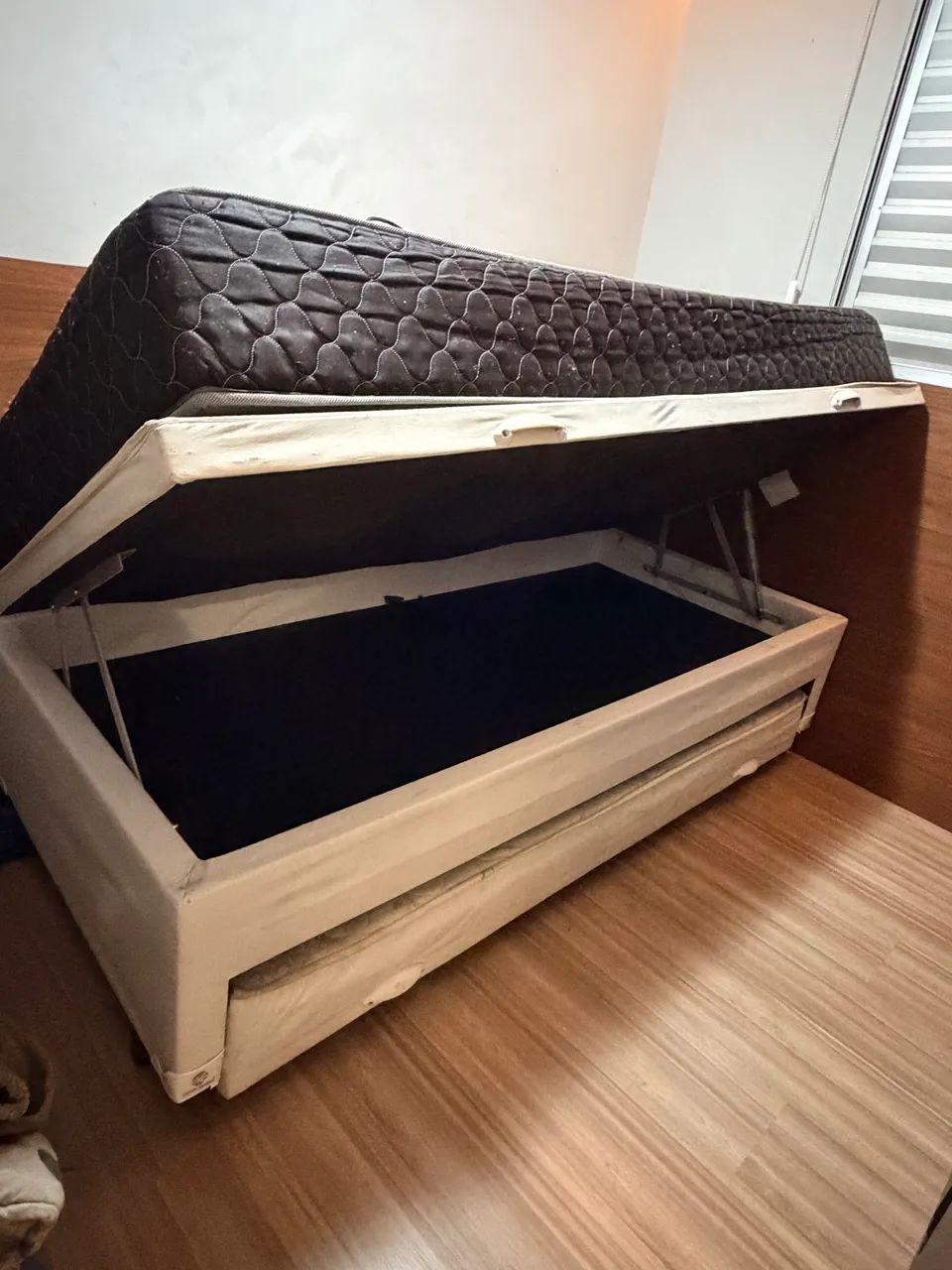 Cama box, 2 colchões