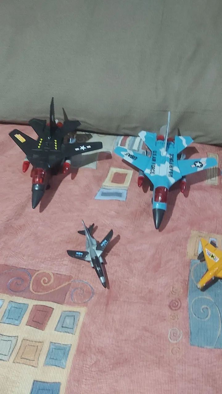 Lote 5 Aviões de Brinquedo Caça Militar  - Foto 2
