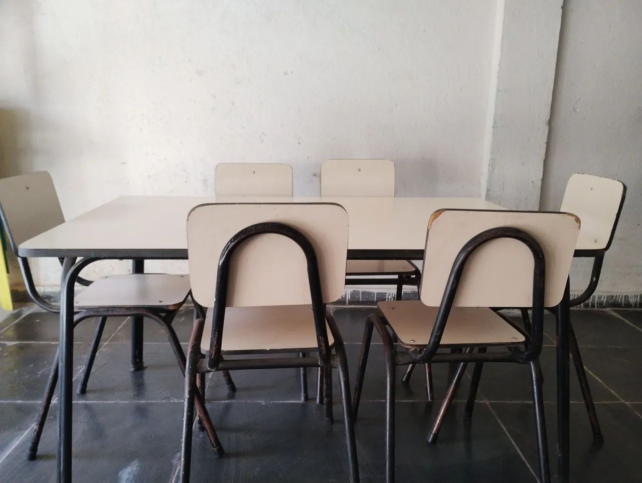 Conjunto de mesa com seis cadeiras infantis  - Foto 4