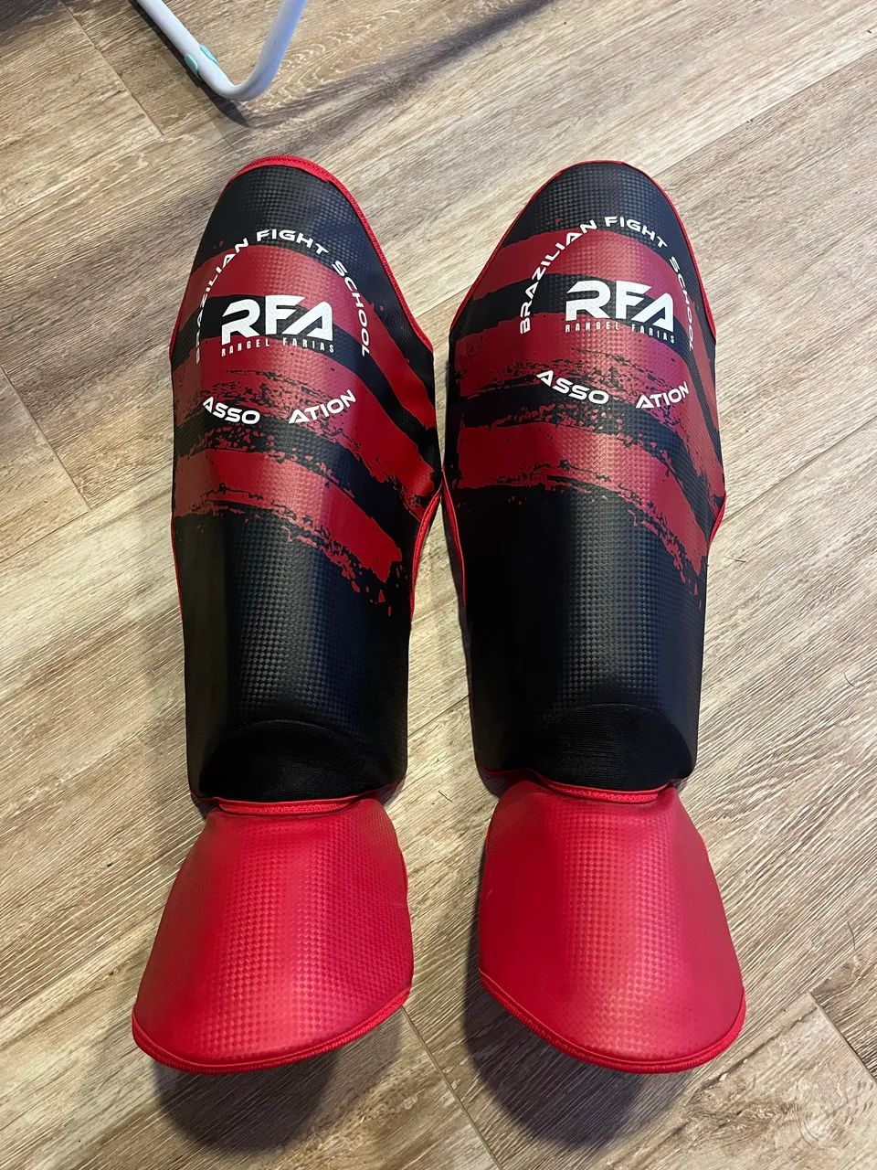 Kit Muay Thai / Boxe RFA - Luvas + Caneleiras - Foto 2