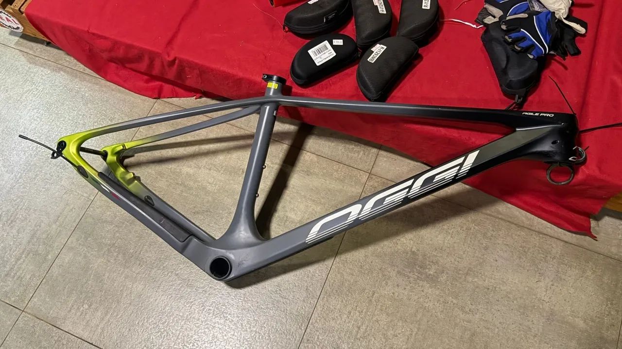 Quadro agile pro 17 oggi super leve 29 boost carbono 