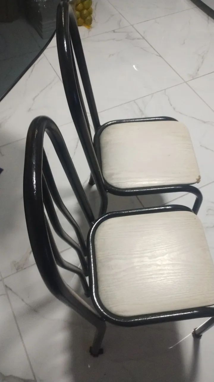 Vendo 2 cadeiras em Bom estado  - Foto 3