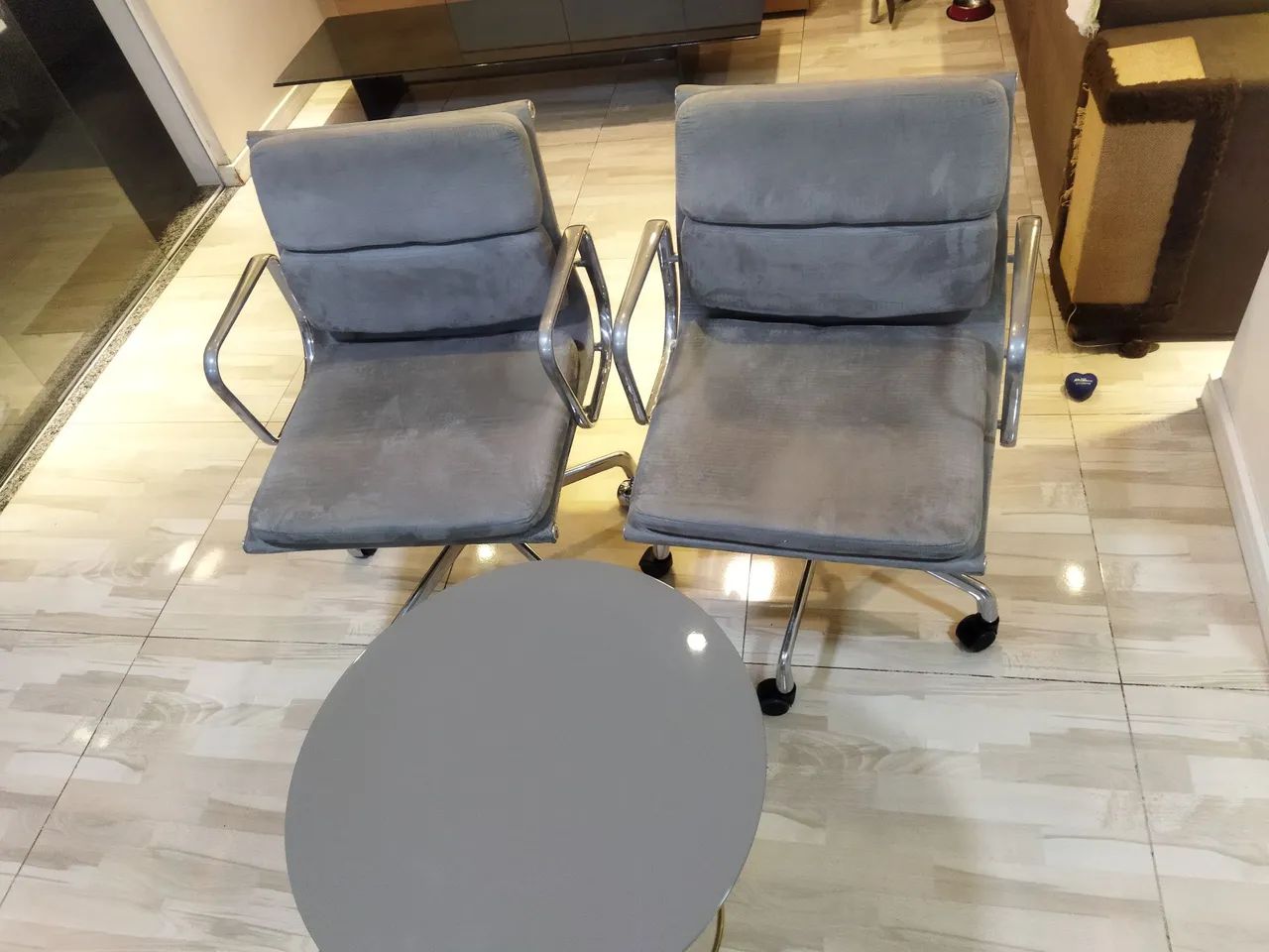 Conjunto de cadeiras e mesa - Foto 4