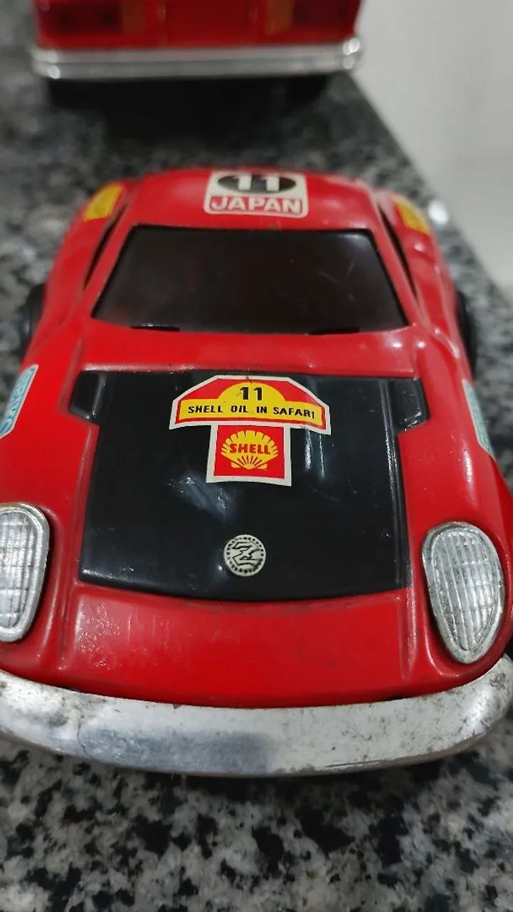 Carinho de lata antigo 