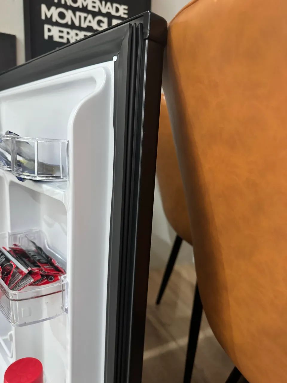 Frigobar 90 Litros Efficient EM90B 220V Preto - Electrolux - Foto 2