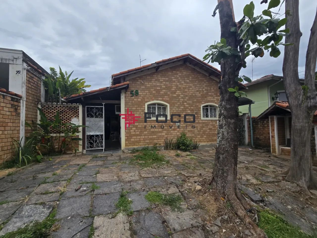 Casa comercial térrea - com 5 suítes no Jardim Oswaldo Cruz - 162m²