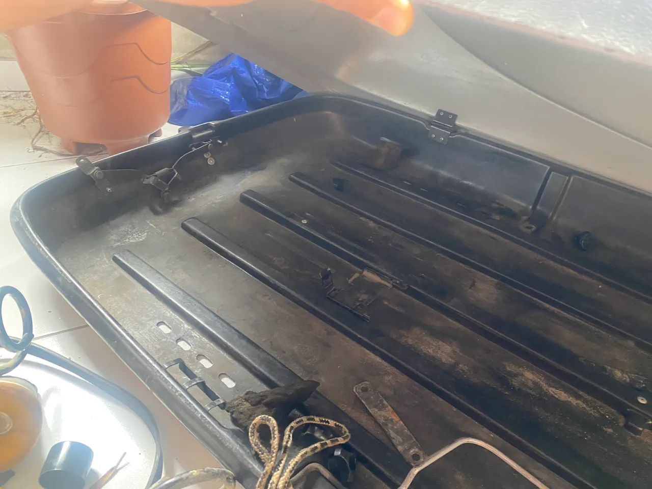 Maleiro para carro. 