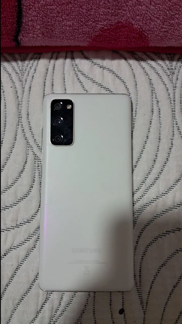 Celular Samsung S20FE 128gb e 6gb RAM