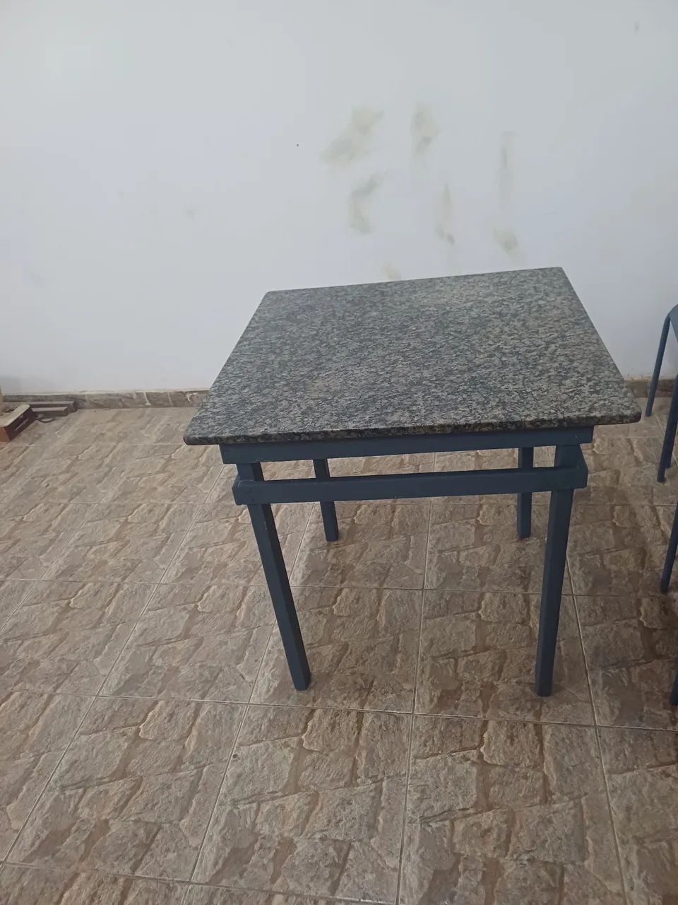 Vendo essa mesa com 4 cadeiras  - Foto 2