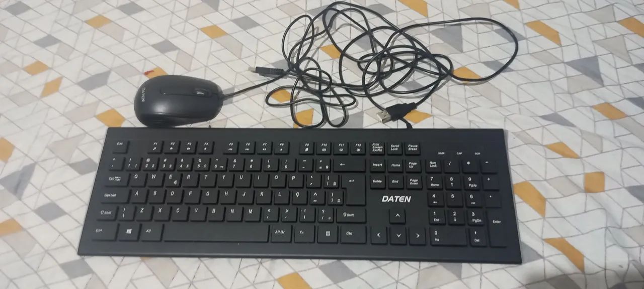 Kit completo 1 teclado e 1 mouse com fio da marca Daten