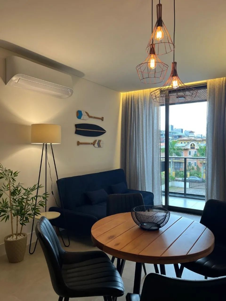 Apartamento de 74m² em Jurerê com 2 Suítes, Lavabo, Vaga + Hobby Box
