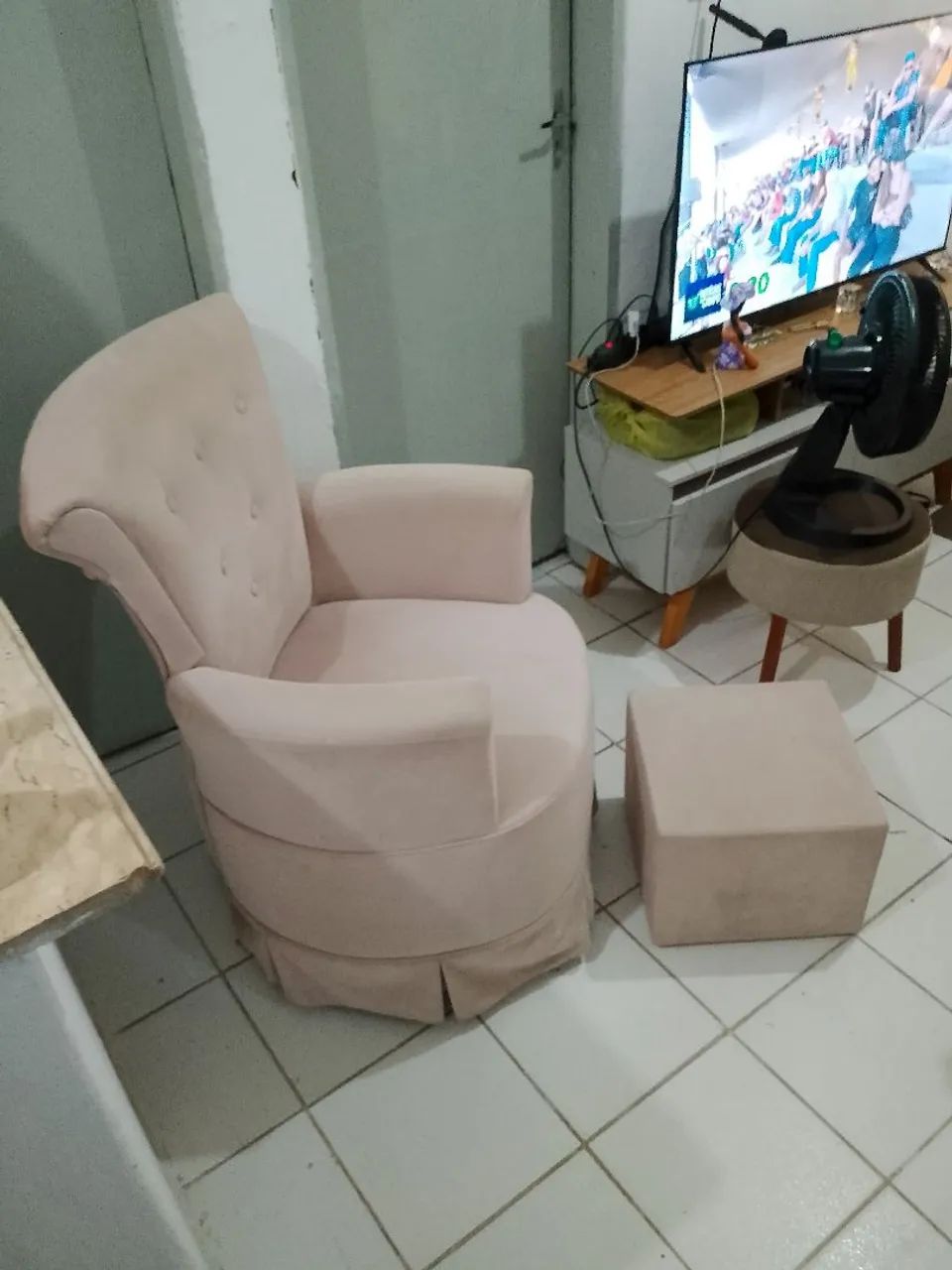 Poltrona de balanço com puff